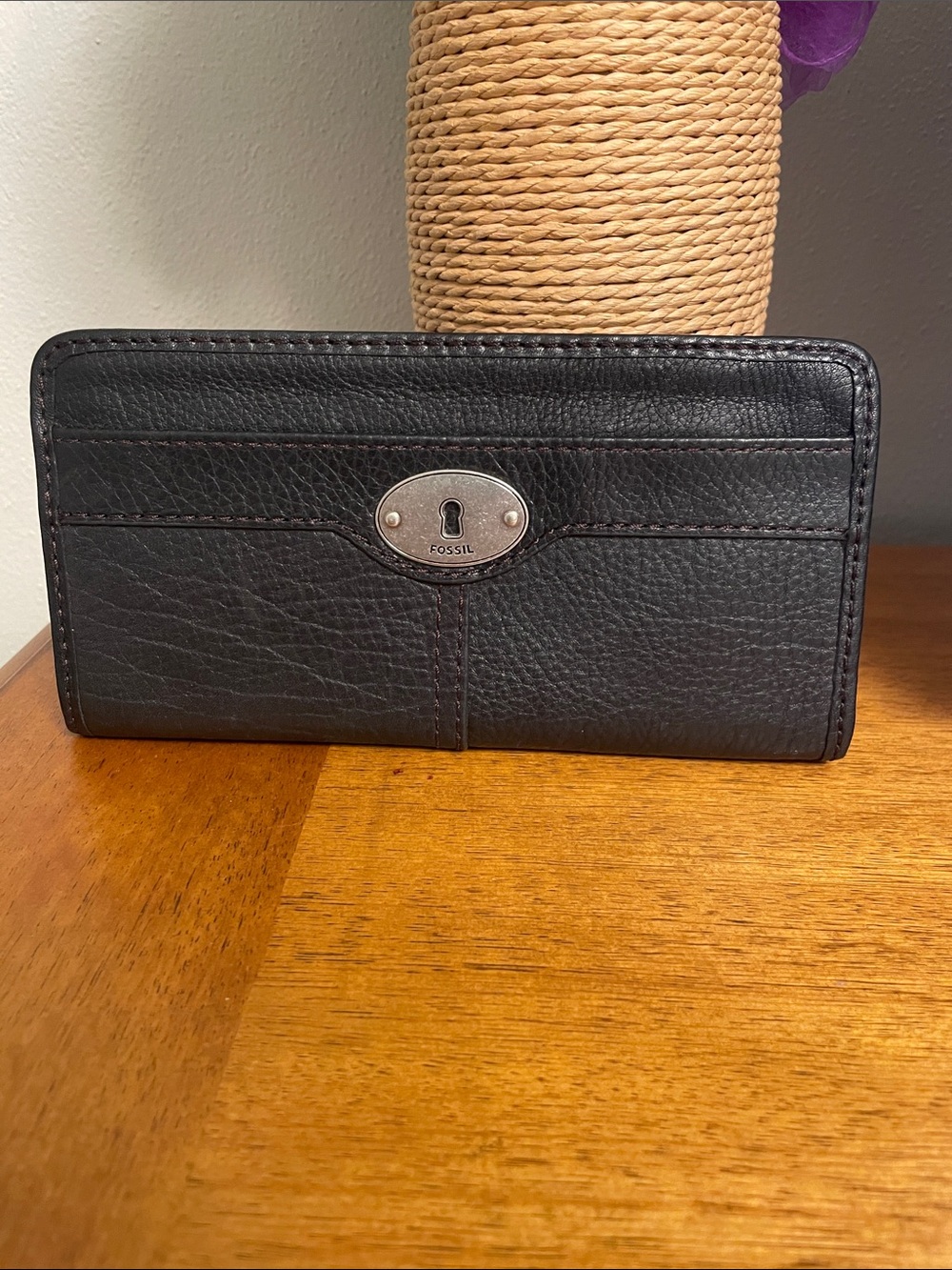 FOSSIL Black Leather Zip Around Wallet with Keyhole Plate Lots of Storage